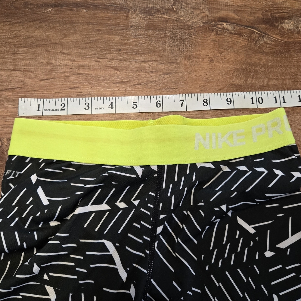 Nike Pro Small  Black and White Patterned Capri Leggings - Picture 3 of 5
